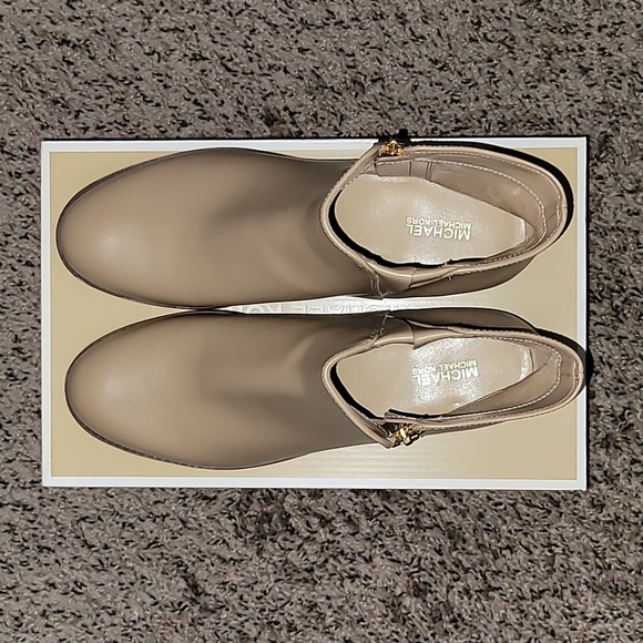 Michael Kors Camel Jean Ankle Bootie Size 8.5 NWT - Picture 10 of 12